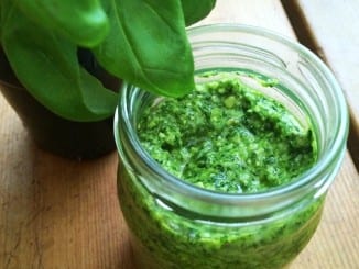 Jak udělat bylinkové pesto?