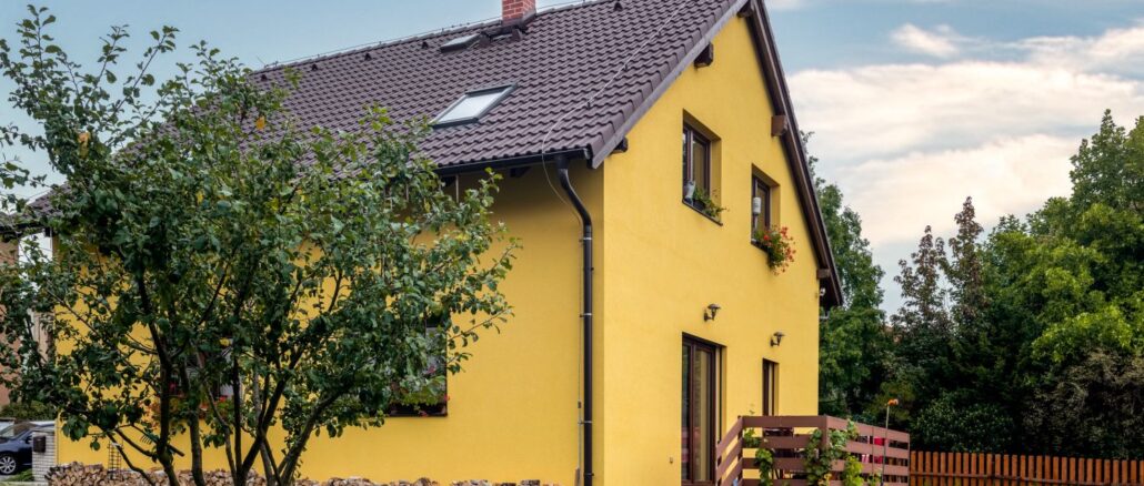 Montovaná dřevostavba rodinného domu s difuzně otevřenou konstrukcí, to je projekt od Martinice Group