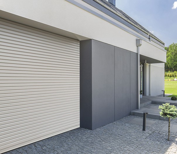 Rolovací garážová vrata nabízí moderní a funkční řešení pro jakoukoli garáž