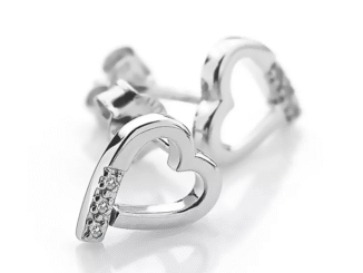 Náušnice ve tvaru srdce jako symbol náklonnosti