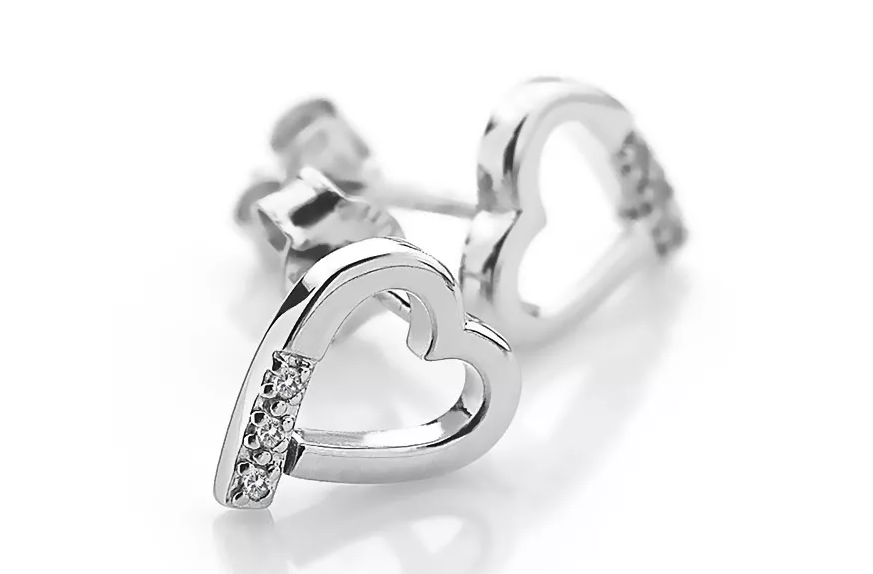 Náušnice ve tvaru srdce jako symbol náklonnosti